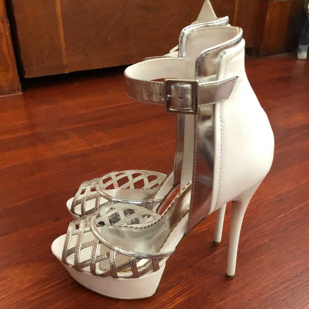 Bebe white and silver cage ankle strap heel sz 6